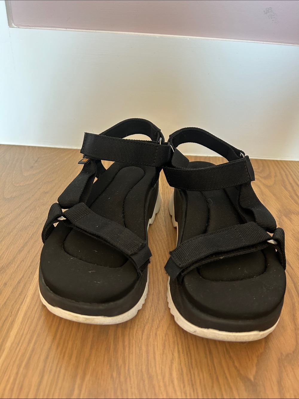 Teva Black Strappy Platform Sport Sandals size 6